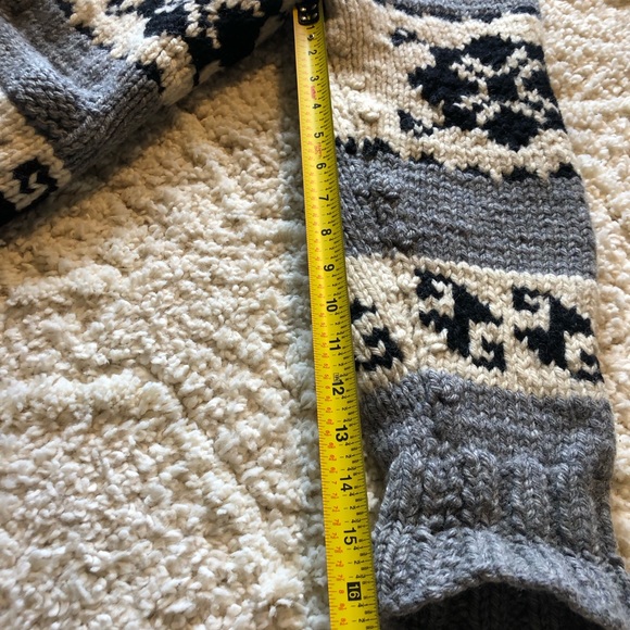 Vintage Cowichan Sweater - Picture 6 of 11